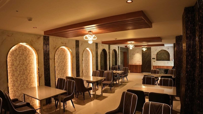 Imagen del bar/restaurante del Hotel Regal Crest. Foto 2