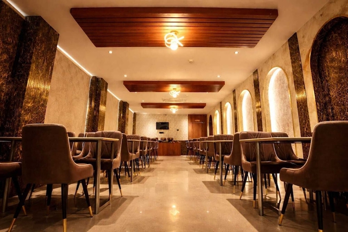 Imagen del bar/restaurante del Hotel Regal Crest. Foto 3