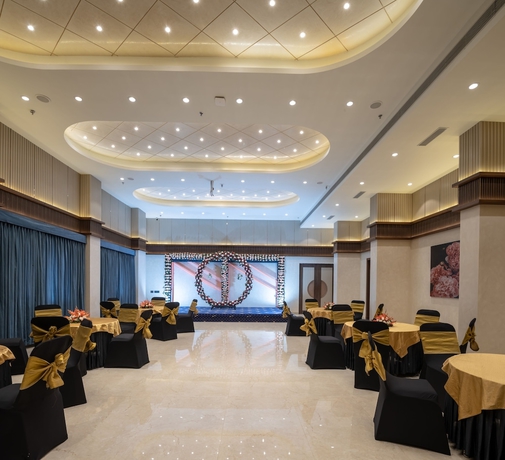 Imagen de los exteriores del Hotel Regal Grand. Foto 9