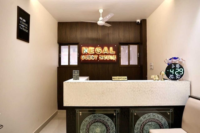 Imagen de los interiores del Hotel Regal Guest House by ROH. Foto 15