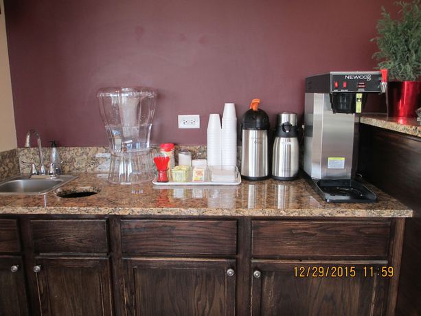 Imagen del bar/restaurante del Hotel Regal Inn - Chicago O'hare Airport. Foto 2