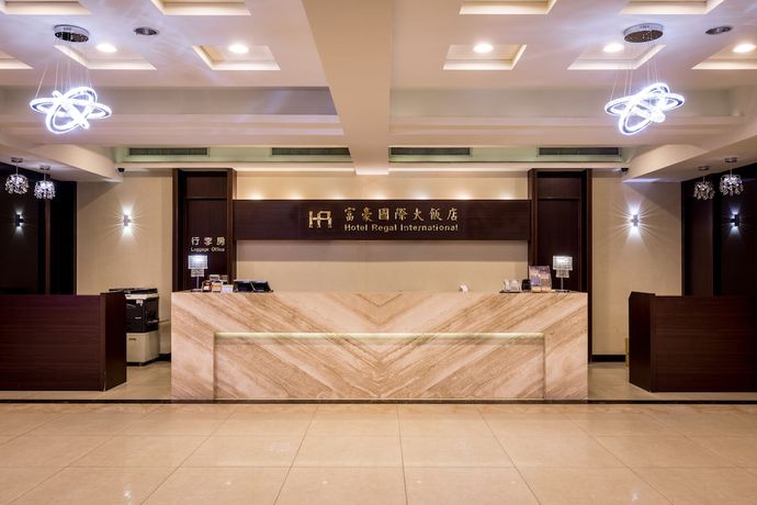 Imagen de los interiores del Hotel Regal International Hotel. Foto 17
