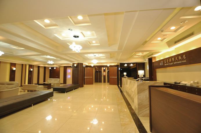 Imagen de los interiores del Hotel Regal International Hotel. Foto 18