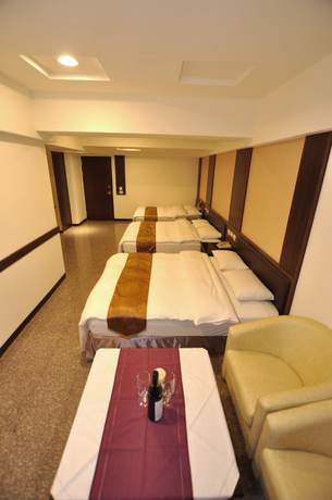 Imagen de la habitación del Hotel Regal International Hotel. Foto 12
