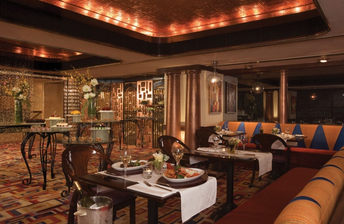 Imagen del bar/restaurante del Hotel Regal Kowloon. Foto 1