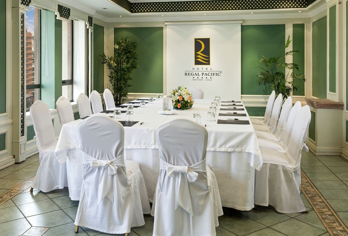 Imagen de los interiores del Hotel Regal Pacific Santiago. Foto 15