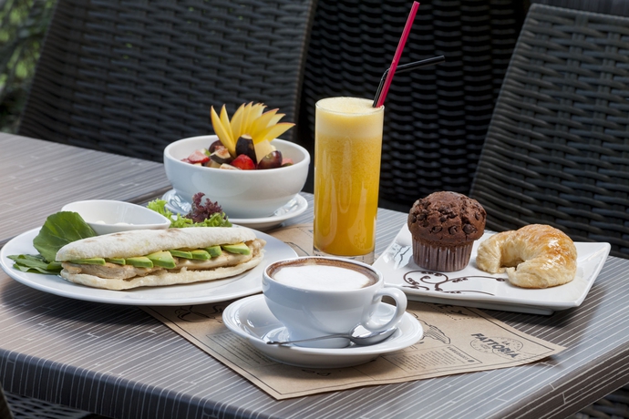 Imagen del bar/restaurante del Hotel Regal Pacific Santiago. Foto 6