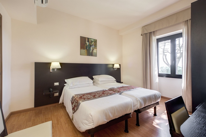 Imagen de la habitación del Hotel Regal Park. Foto 7