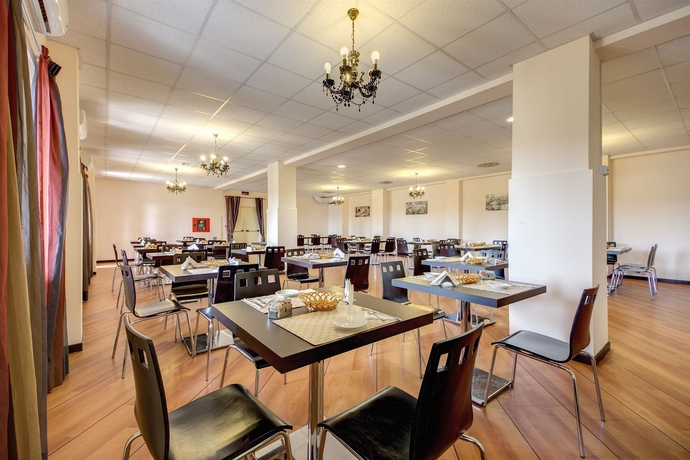 Imagen del bar/restaurante del Hotel Regal Park. Foto 2