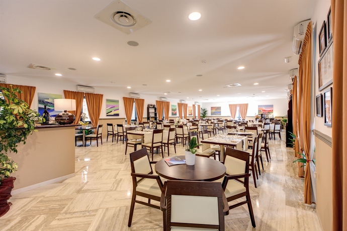 Imagen del bar/restaurante del Hotel Regal Park. Foto 3