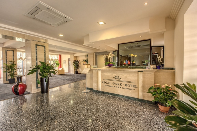 Imagen de los interiores del Hotel Regal Park. Foto 15