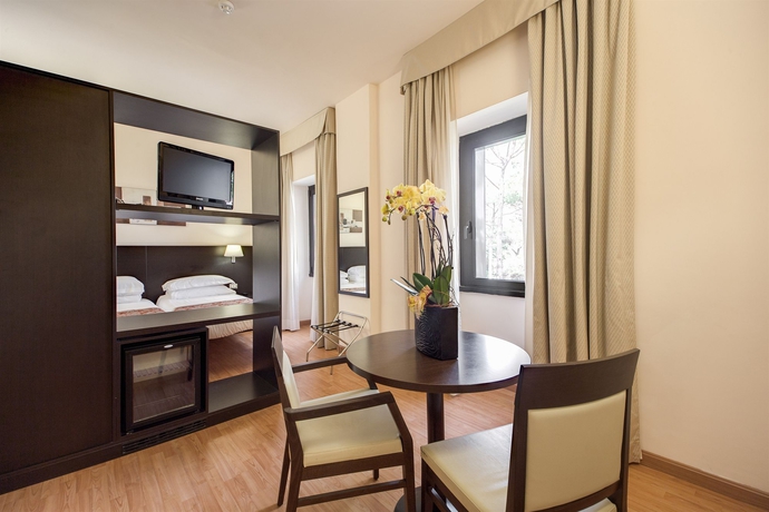 Imagen de la habitación del Hotel Regal Park. Foto 11