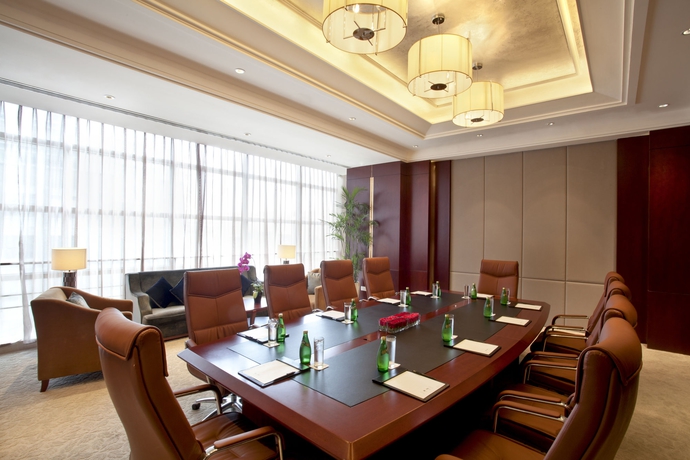 Imagen de los interiores del Hotel Regal Plaza and Residence. Foto 5