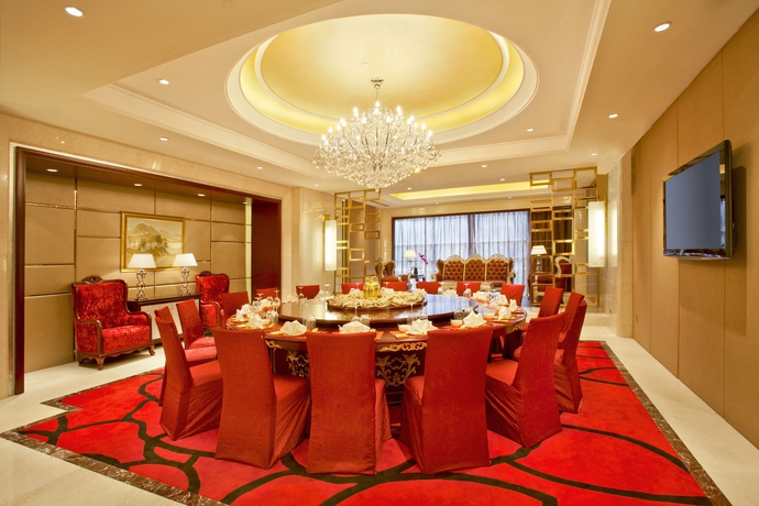 Imagen de los interiores del Hotel Regal Plaza and Residence. Foto 11