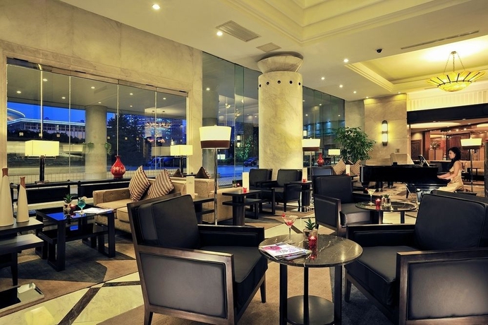 Imagen del bar/restaurante del Hotel Regal Shanghai East Asia. Foto 2