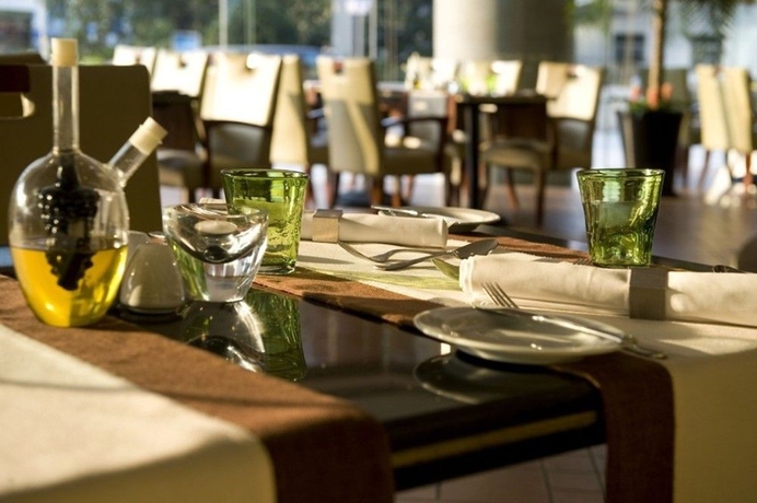 Imagen del bar/restaurante del Hotel Regal Shanghai East Asia. Foto 3