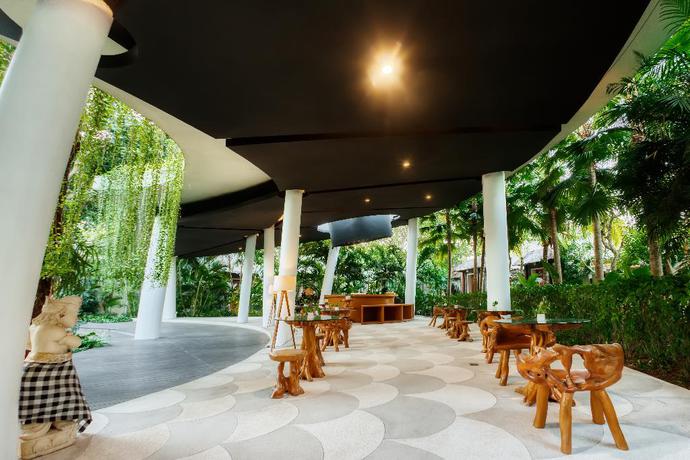 Imagen del bar/restaurante del Hotel Regali Villa. Foto 4