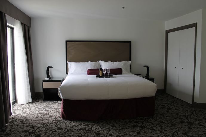 Imagen de la habitación del Hotel Regalia and Conference Center. Foto 7