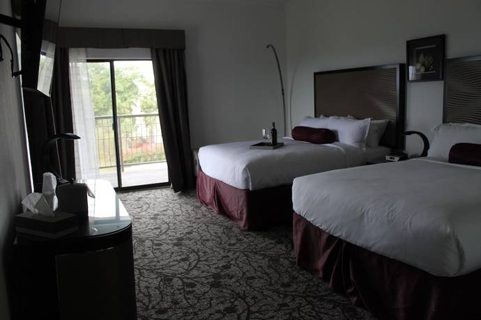 Imagen de la habitación del Hotel Regalia and Conference Center. Foto 13