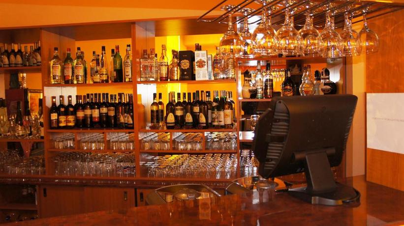 Imagen del bar/restaurante del Hotel Regat. Foto 2