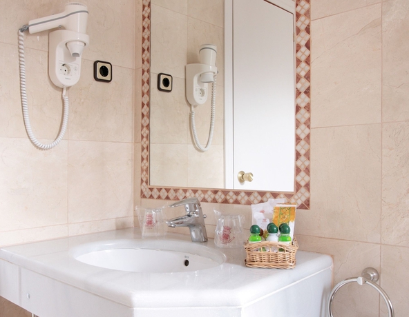 Imagen de la habitación del Hotel Regencia Colon. Foto 9