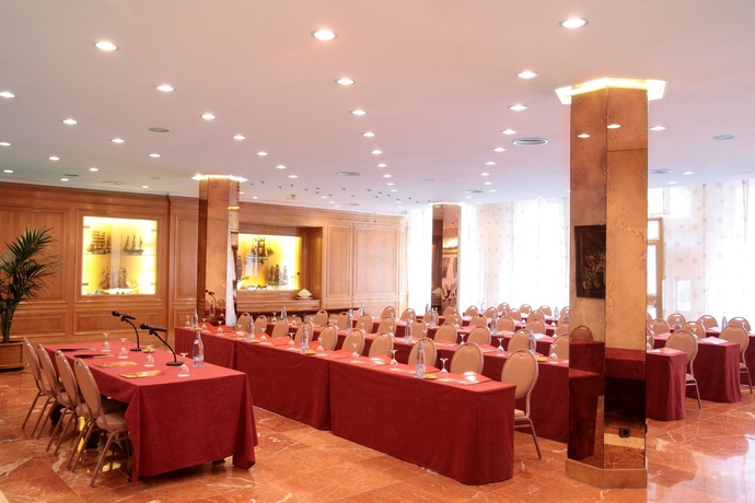 Imagen de los interiores del Hotel Regencia Colon. Foto 13