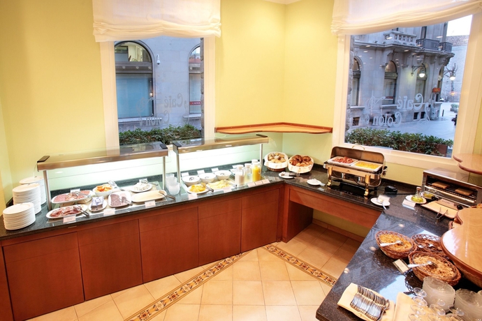 Imagen del bar/restaurante del Hotel Regencia Colon. Foto 5