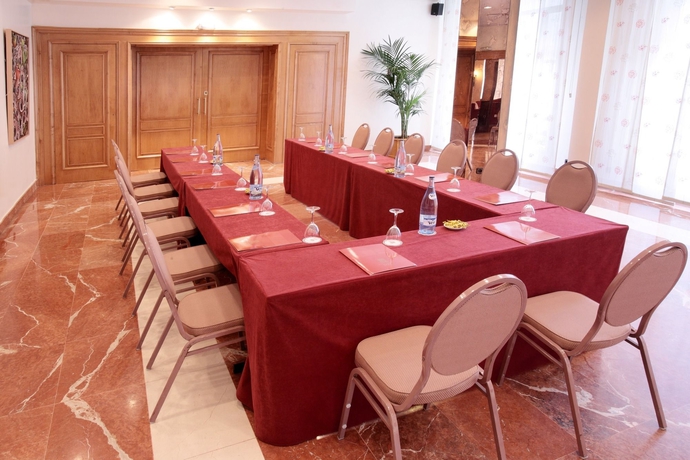 Imagen de los interiores del Hotel Regencia Colon. Foto 16