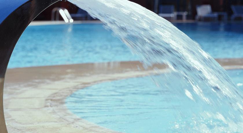 Imagen de la piscina del Hotel Regency Barra. Foto 8