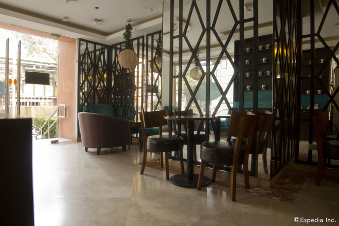 Imagen de los interiores del Hotel Regency Grand Suites. Foto 15