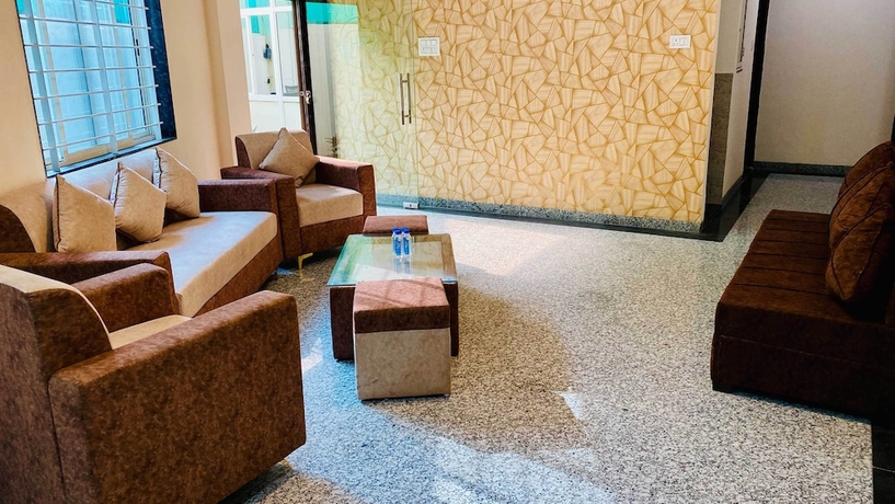 Imagen de los interiores del Hotel Regency, Indore. Foto 16