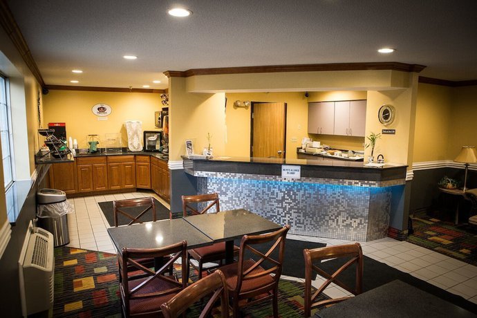 Imagen de los interiores del Hotel Regency Inn And Suites, Anoka. Foto 17