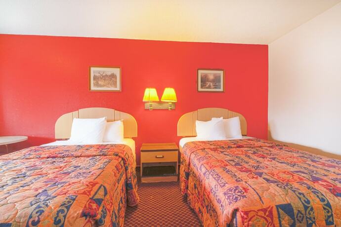 Imagen de la habitación del Hotel Regency Inn By Oyo Three Rivers. Foto 18