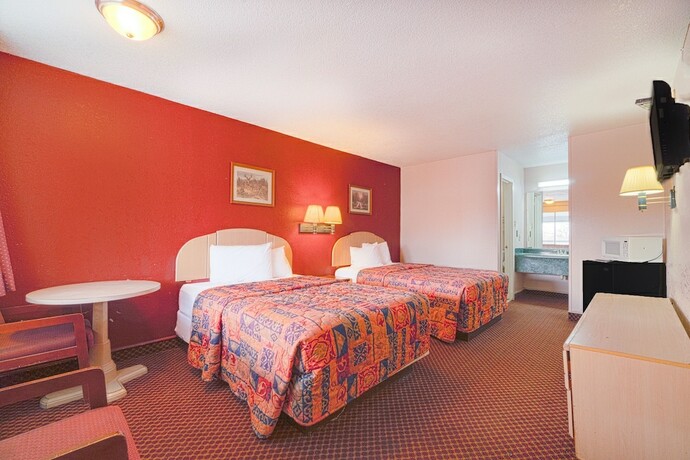 Imagen de la habitación del Hotel Regency Inn By Oyo Three Rivers. Foto 19