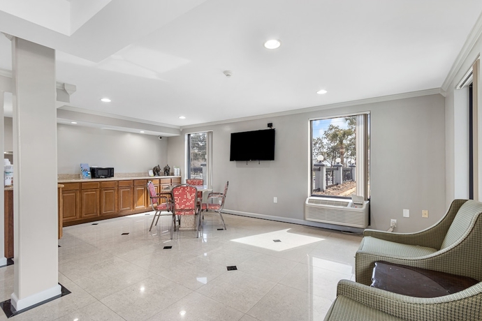 Imagen de los interiores del Hotel Regency Inn Near Boardwalk and Hurlburt Field. Foto 16
