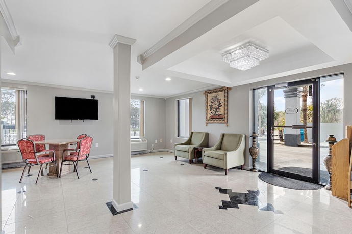 Imagen de los interiores del Hotel Regency Inn Near Boardwalk and Hurlburt Field. Foto 17