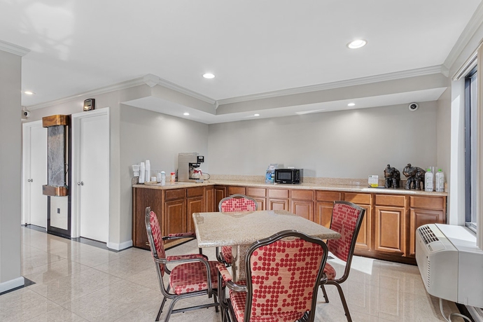 Imagen de los interiores del Hotel Regency Inn Near Boardwalk and Hurlburt Field. Foto 18