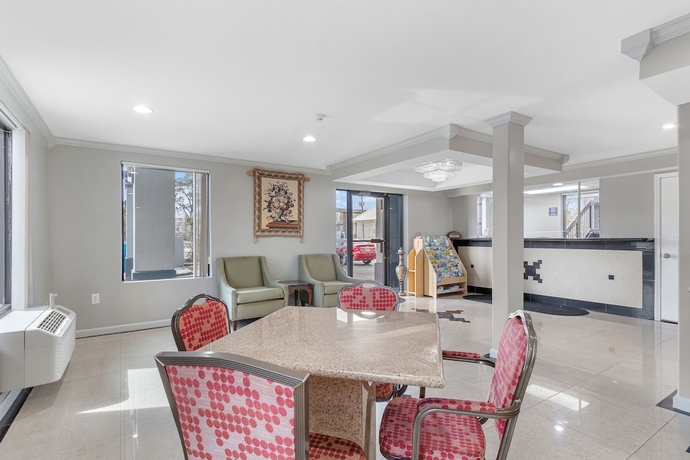 Imagen de los interiores del Hotel Regency Inn Near Boardwalk and Hurlburt Field. Foto 19