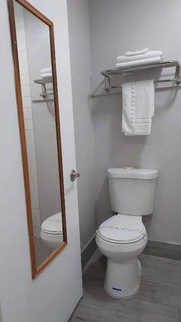 Imagen general del Hotel Regency Inn Norco. Foto 14