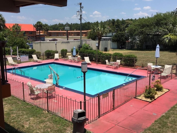 Imagen de la piscina del Hotel Regency Inn, Perry. Foto 15