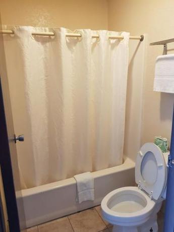 Imagen de la habitación del Hotel Regency Inn & Suites Bay City. Foto 5