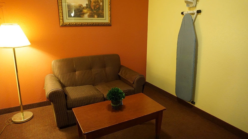 Imagen de los interiores del Hotel Regency Inn and Suites, Downey. Foto 12
