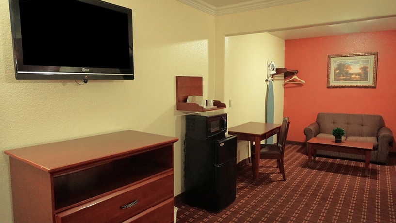 Imagen de los interiores del Hotel Regency Inn and Suites, Downey. Foto 13