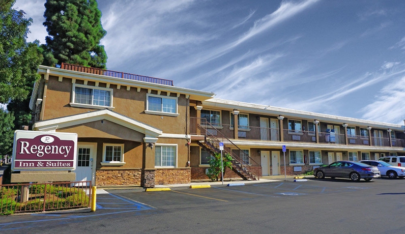 Imagen de los exteriores del Hotel Regency Inn and Suites, Downey. Foto 11