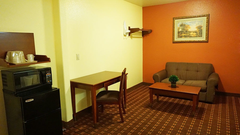 Imagen de los interiores del Hotel Regency Inn and Suites, Downey. Foto 15