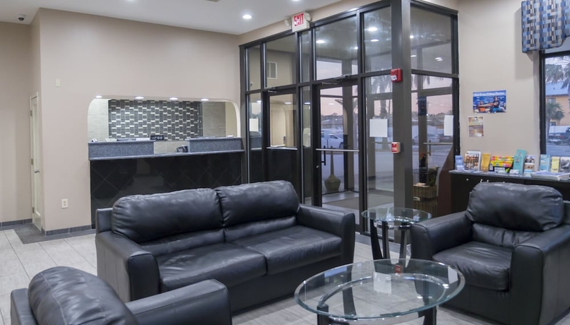 Imagen de los interiores del Hotel Regency Inn and Suites. Foto 11