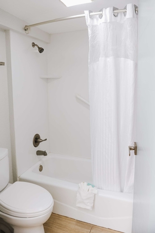 Imagen de la habitación del Hotel Regency Inn and Suites. Foto 9