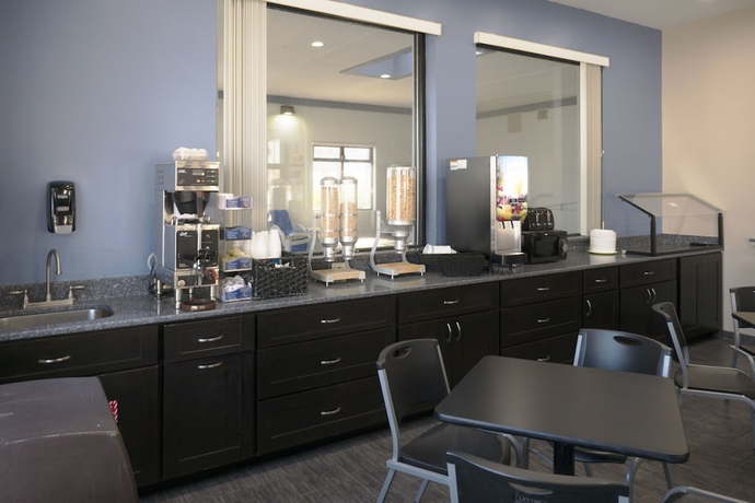 Imagen del bar/restaurante del Hotel Regency Inn and Suites. Foto 3