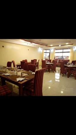 Imagen del bar/restaurante del Hotel Regency Mount Kenya. Foto 6
