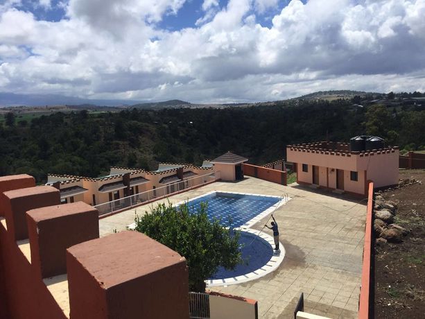 Imagen de la piscina del Hotel Regency Mount Kenya. Foto 15